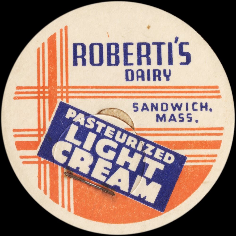 Robert’s Dairy pasteurized light cream cap from Sandwich, Massachusetts.