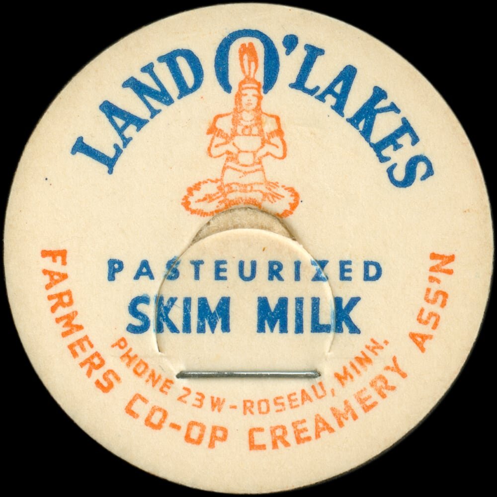 Land O’Lakes pasteurized skim milk cap.